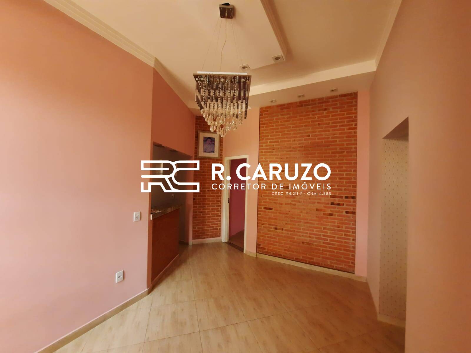 Casa à venda com 4 quartos, 214m² - Foto 1