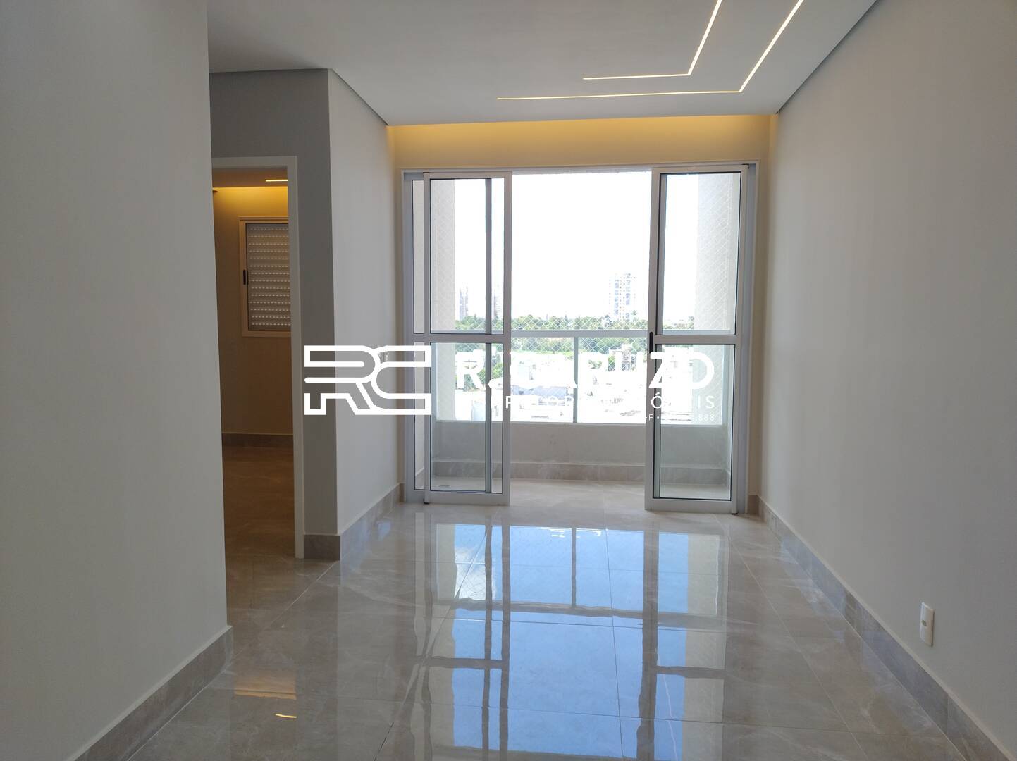 Apartamento à venda com 2 quartos, 67m² - Foto 1